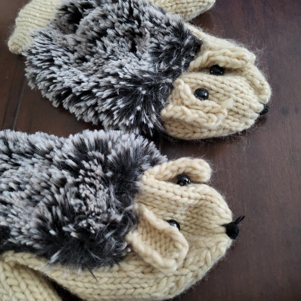 Cute porcupine mittens - Picture 3 of 4